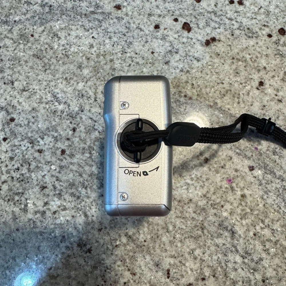 Canon ELPH LT 260 Silver Camera